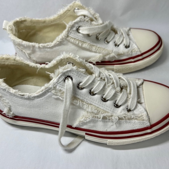 VERY G WOMEN'S DAKO FRAYED DETAIL LACE-UP FASHION ATHLETIC SNEAKER 8 NWOT - Picture 2 of 8